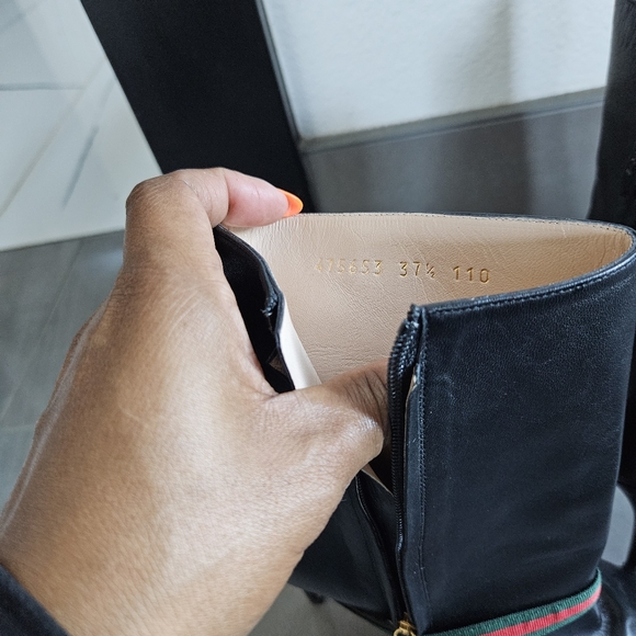 BLACK GUCCI Ankle Boots.4in heel, perfect for winter/fall w/jeans, skirt, slacks - Picture 4 of 5